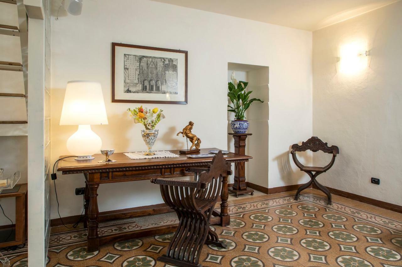 Antica Dimora Del Buongoverno Hotel Сиена Екстериор снимка