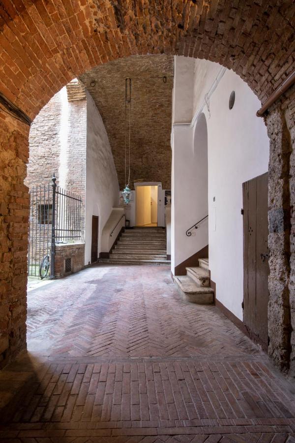 Antica Dimora Del Buongoverno Hotel Сиена Екстериор снимка